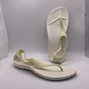 Crocs Sexi Women's Size 8 White Thong Strappy Beach Summer Open Toe Business